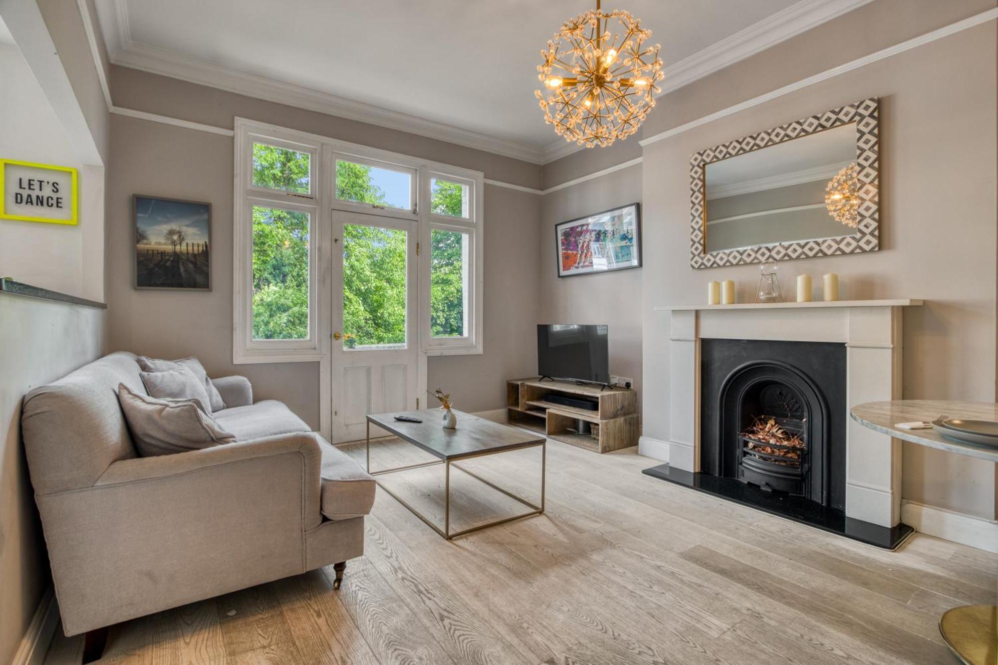 Stylish 1br Scenic Balcony London