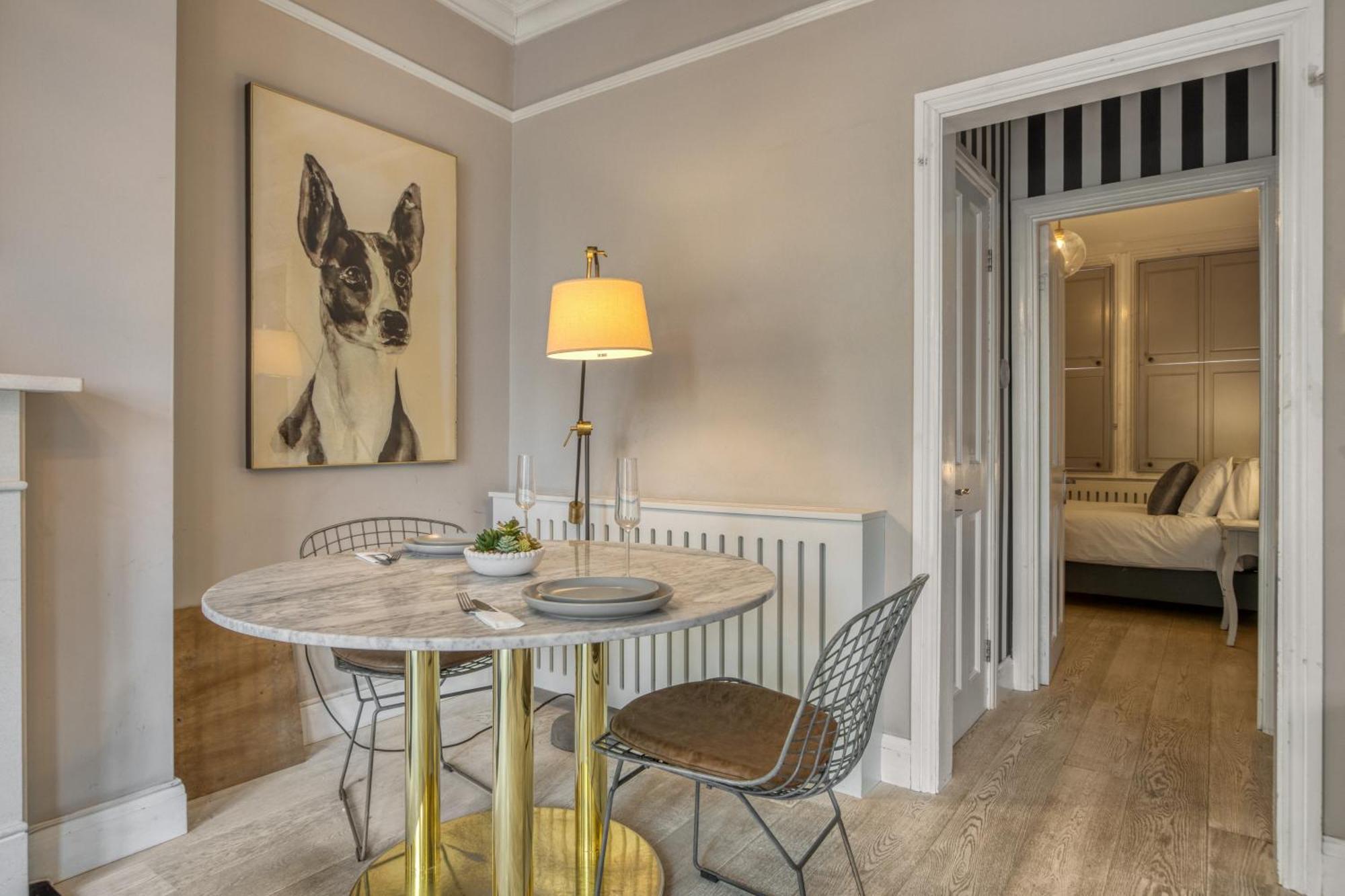 Apartment Stylish 1br Scenic Balcony