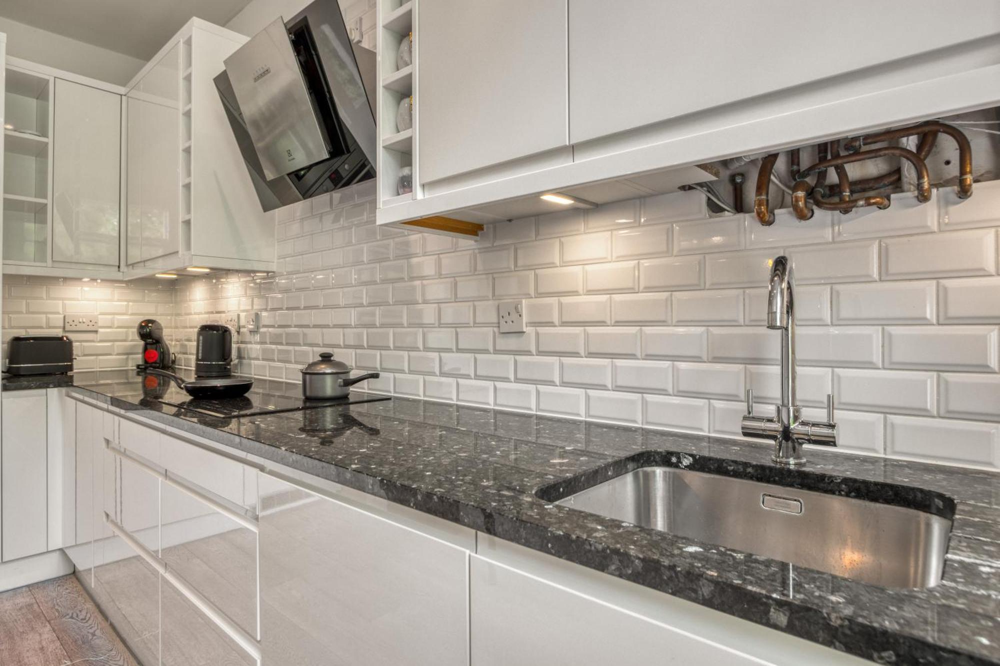 Apartment Stylish 1br Scenic Balcony London