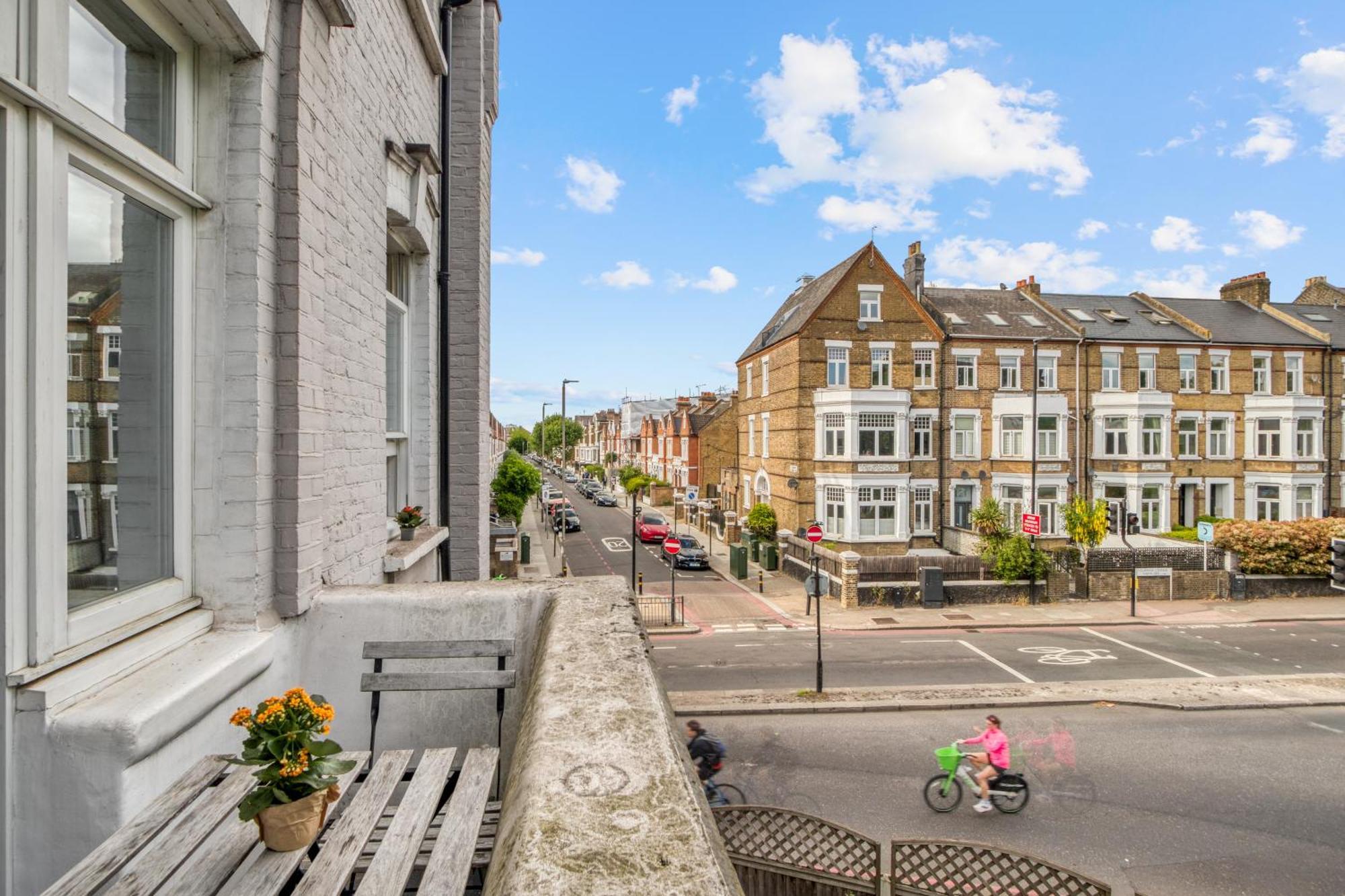 Stylish 1br Scenic Balcony Apartment *