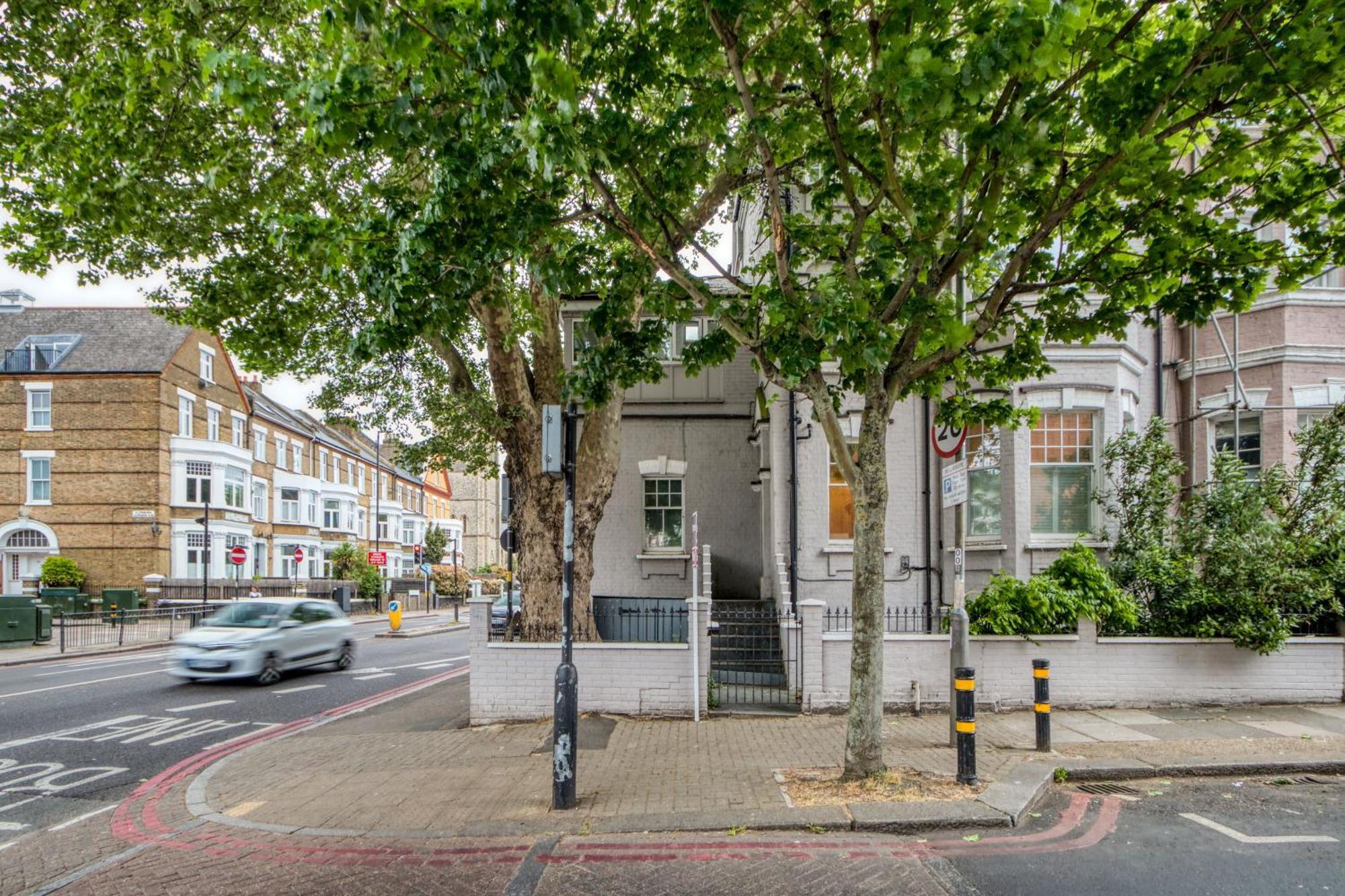 Stylish 1br Scenic Balcony London