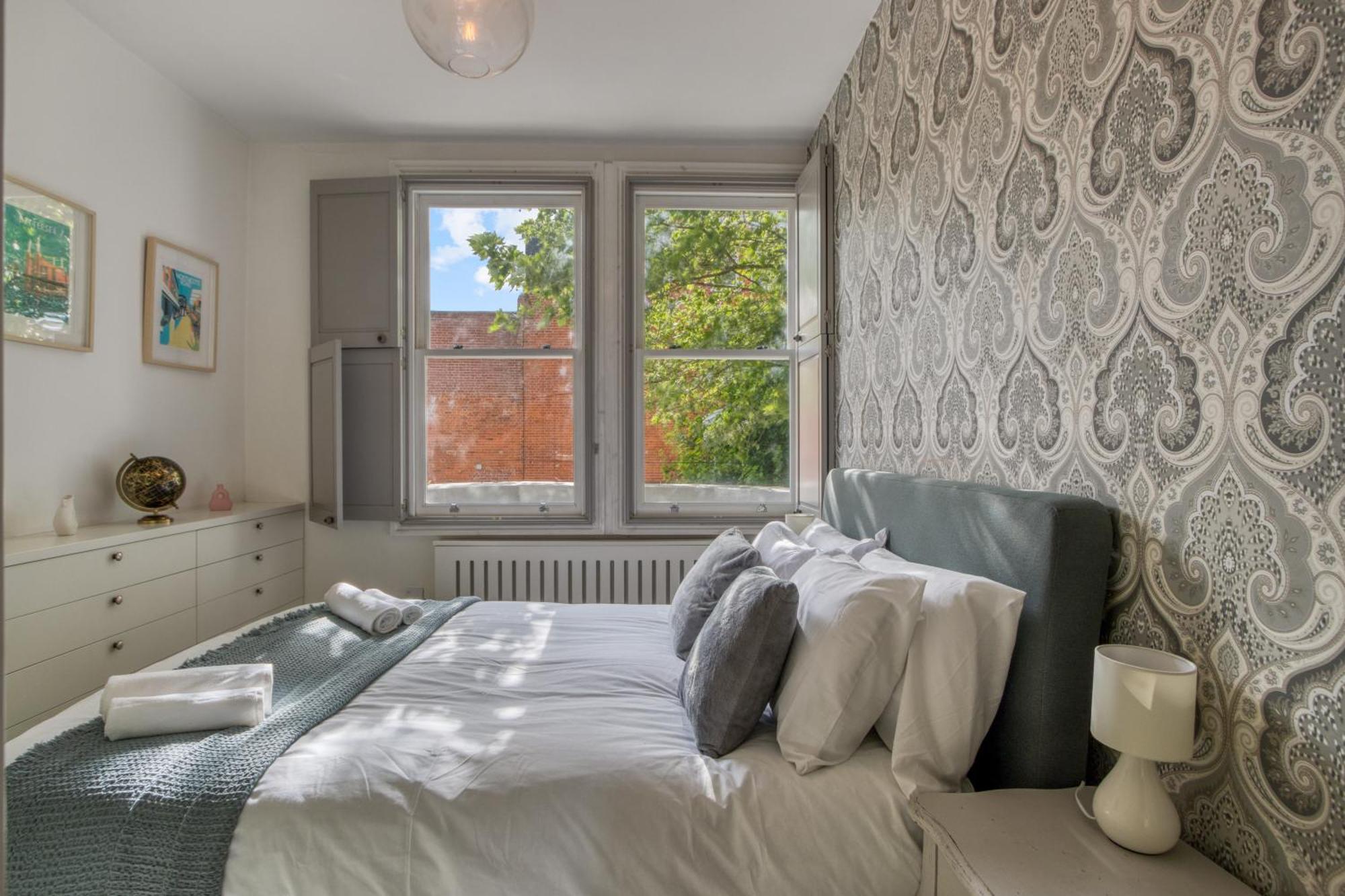 Apartment Stylish 1br Scenic Balcony London