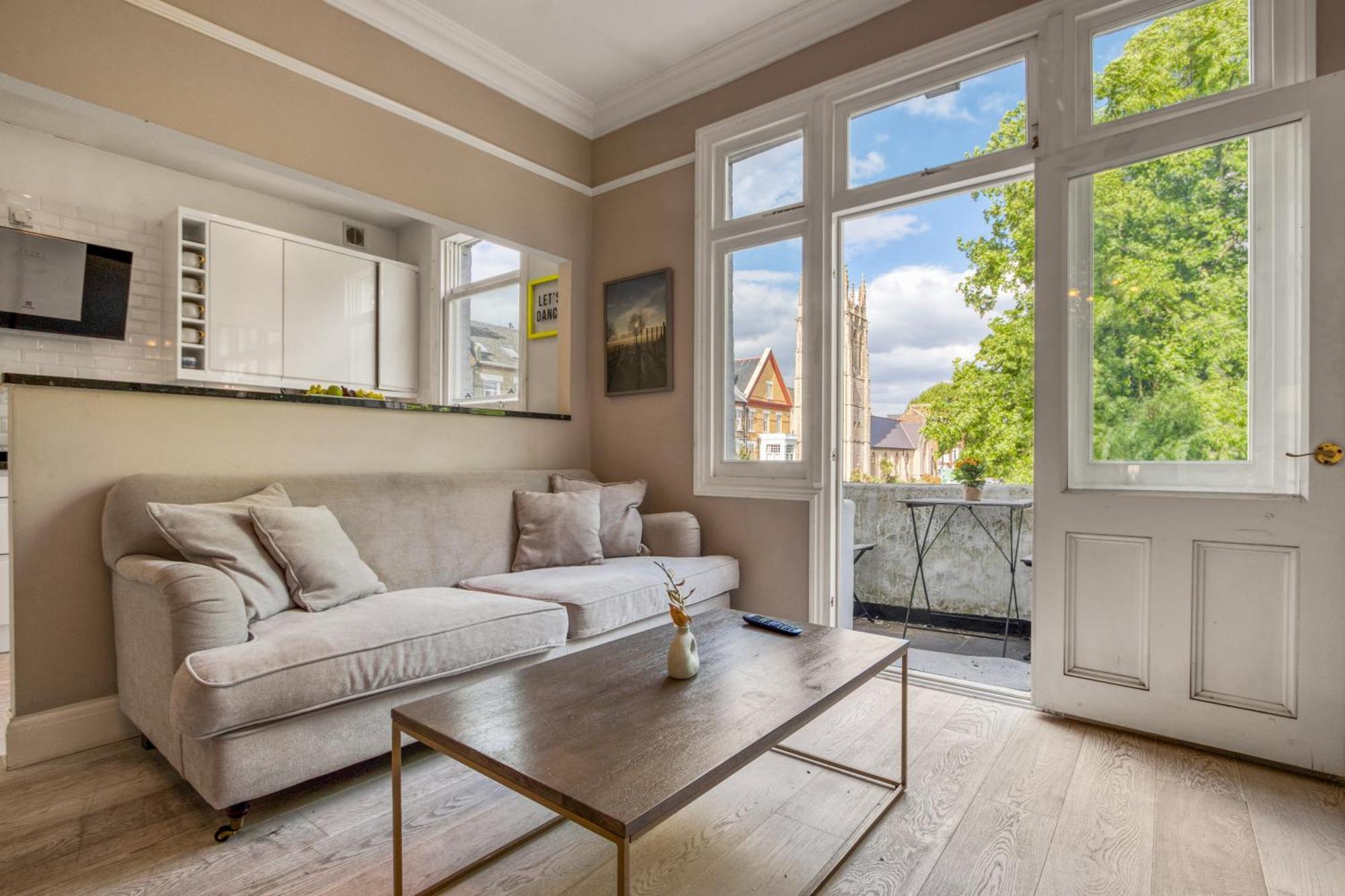 Stylish 1br Scenic Balcony Apartment